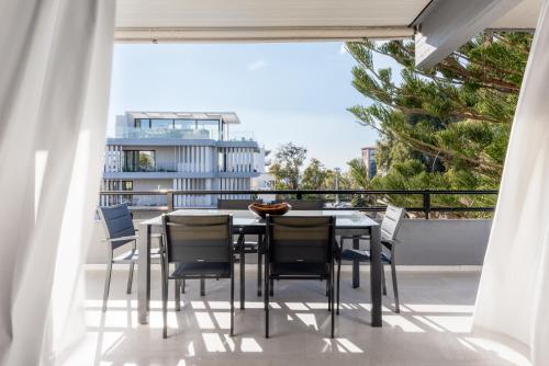 Elegant & Roomy 3-Bedroom Apartment in the Heart of Glyfada, Athens (photo 8)