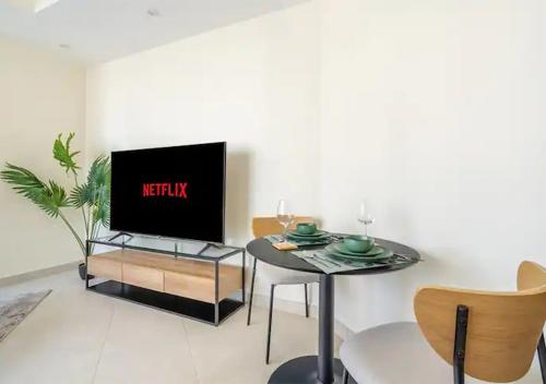 Luxury Studio Apartment With Canal View & Seaview, Dubai (photo 5)