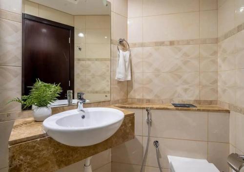 Luxury Studio Apartment With Canal View & Seaview, Dubai (photo 10)
