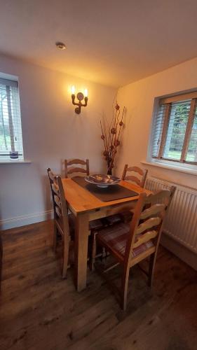 1 Bed Flat - Sleeps 4 - Garden - Parking - Wifi, Hawkshead (foto 6)