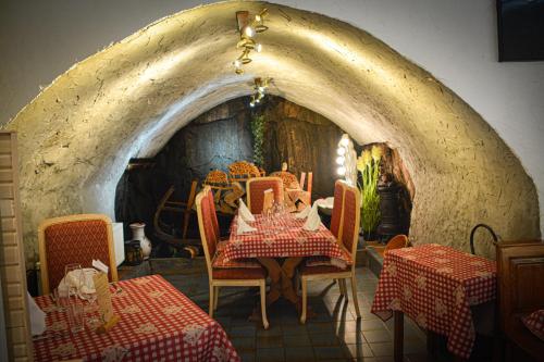 Logis Hotel Restaurant La Petite Auberge Alsace in Le Hohwald