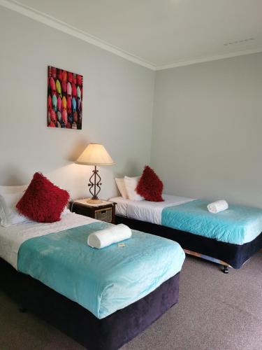 Lake Clifton Tavern and Motel in Herron