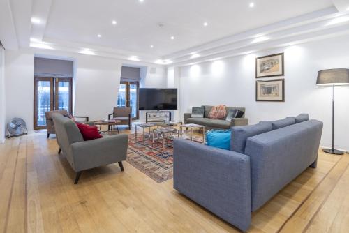 Mayfair Piccadilly Apartment - image 13
