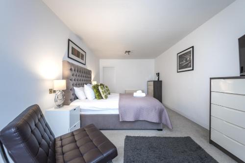 Mayfair Piccadilly Apartment - image 9
