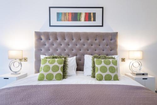 Mayfair Piccadilly Apartment - image 12