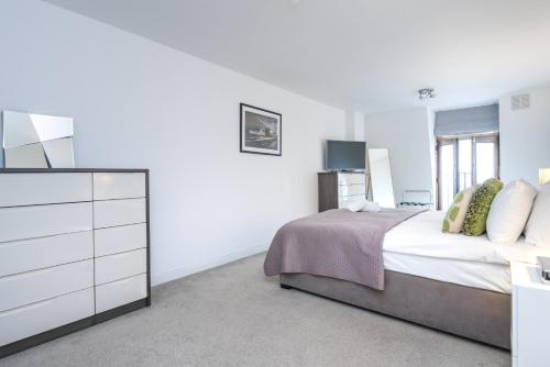 Mayfair Piccadilly Apartment - image 14