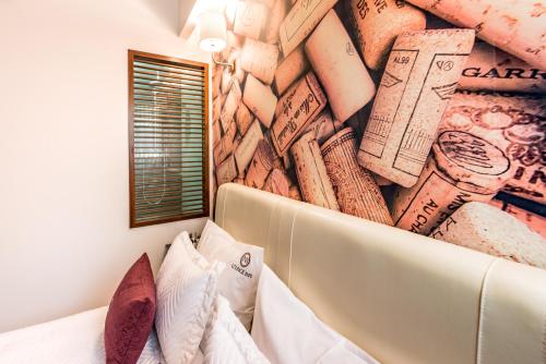 Lounge Inn Guest House - image 2