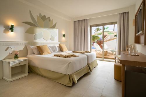 Iberostar Waves Gaviotas Park -All Inclusive in 普拉亞德建尼亞