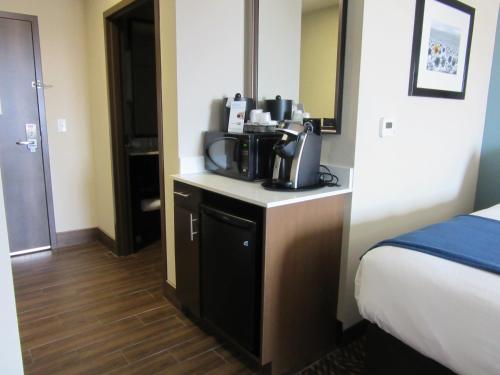 Holiday Inn Express Wichita South, an IHG Hotel