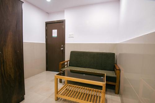 Standard Room With Working Desk image 2