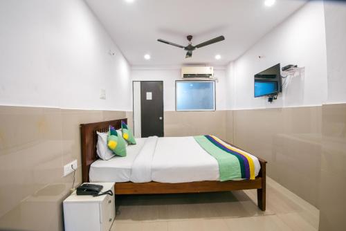 Standard Room With Working Desk room in Treebo Empire Executive Hinjewadi