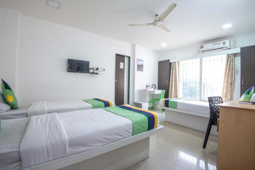 Deluxe Room With Coffee Table image 3