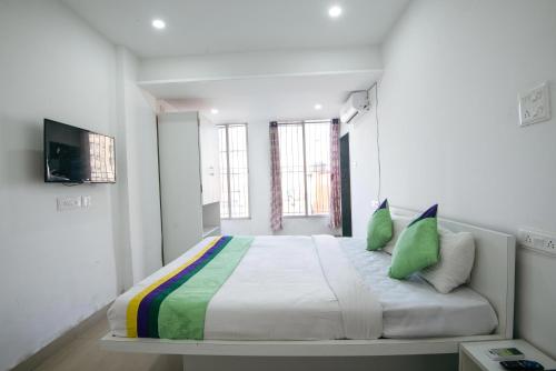 Premium Room With Living Area room in Treebo Empire Executive Hinjewadi