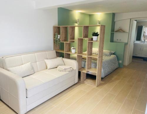 Studio en rez-de-maison - Location saisonnière - Le Muy