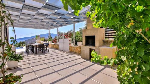 Kalkan 4 Bedroom Villa - image 2