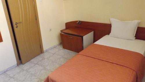 1 twin bed