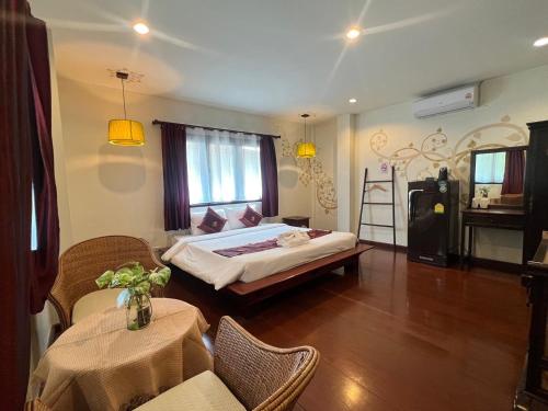 room detail thumbnail 0