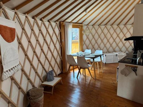 Seadmed, Yurt in Be Bernartice in Bernartice