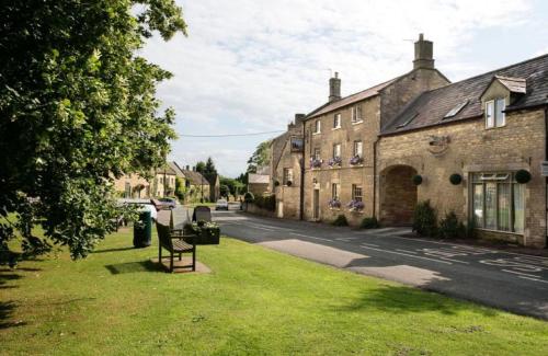 Old Stable Cottage - image 13