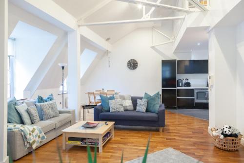 City Centre Penthouse Apartment - image 2