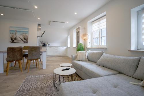 Lichtmeer - Helle & moderne Ferienwohnung direkt am Meer in Nordstrand, Deutschland