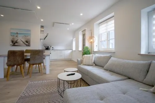 Lichtmeer - Helle & moderne Ferienwohnung direkt am Meer in Nordstrand, Deutschland