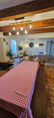 Iekārtas, Le Gîte de la Crégut (Le Gite de la Cregut) in La Tour-d'Auvergne
