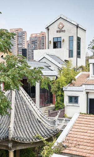 隐居伴山黄鹤楼昙华林店, Wuhan (photo 5)