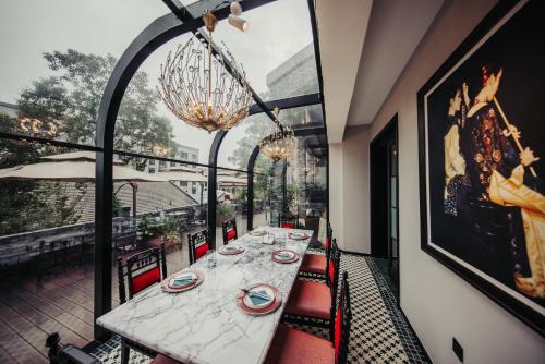 隐居伴山黄鹤楼昙华林店, Wuhan (photo 6)
