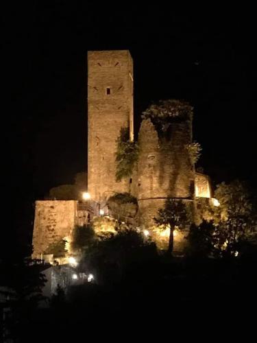 Appartamento Perla in front of the Castle- Pool, wellness&Special Dinner in Tresana