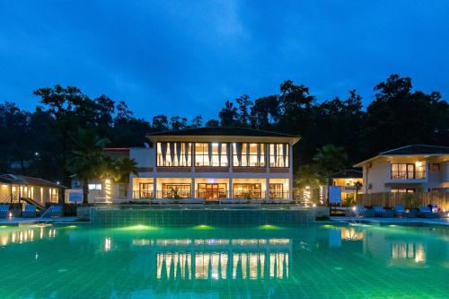 สระว่ายน้ำ, Regenta Resort & Spa By Riverside, Chitwan in ภารัตปุระ