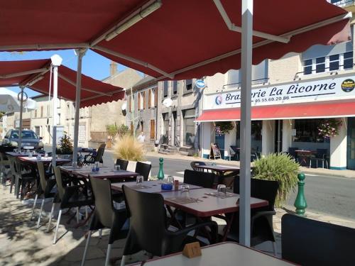 Gite Deco terrasse ensoleillee et Wi-Fi & Parking in Magnac-Laval