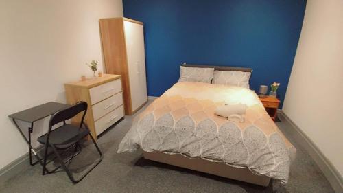 Double-Bedroom in the Heart of Eccles Manchester Perfect for Short Stays BH4, Manchester