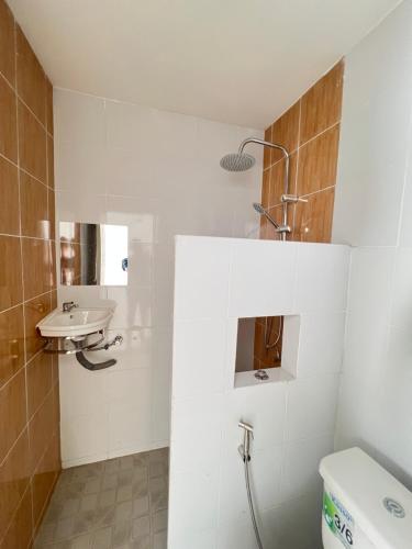 Tim House Thalang Phuket 1 in ป่าคลอก