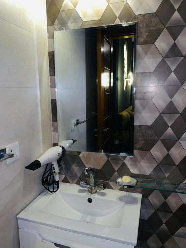 Twilight - Self Check-In - DHA Phase 6 Main Boulevard - 1 BR Apartment, Lahore (photo 9)
