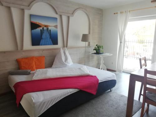 Stylish & Spacious Apartment with Patio in Stams