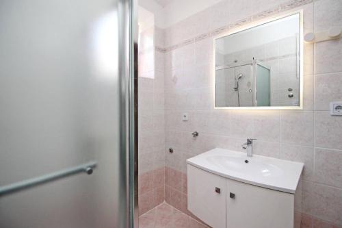 Apartment Pleše - image 4