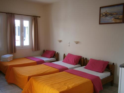 Basic Triple Room image 5