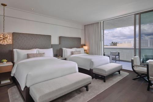2 queen beds