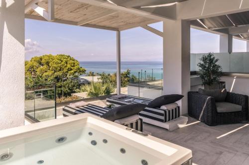Blue Carpet Luxury Suites - image 9