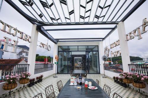 Olive Apartment Hotel Lao Cai - 발코니/테라스