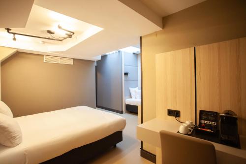 The Alfred Hotel - image 11