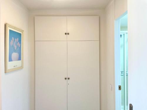 One-Bedroom Apartment with Pool View image 4