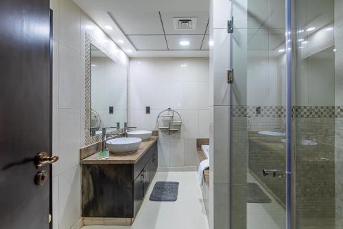 Balqis I Renovated 3BDR with 1 maid room I Palm Jumeirah - image 7