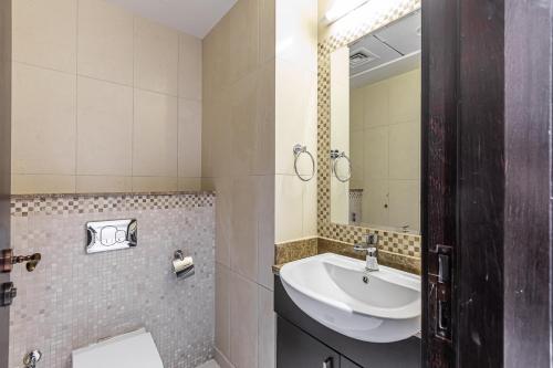 Balqis I Renovated 3BDR with 1 maid room I Palm Jumeirah - image 8