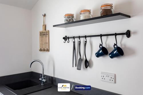 keuken, New Private Apartment By StirkMartin Stays Short Lets & Serviced Accommodation Cardiff With Free Par in Splott
