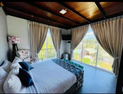 King Room with Mountain View room in THE EDGWARE