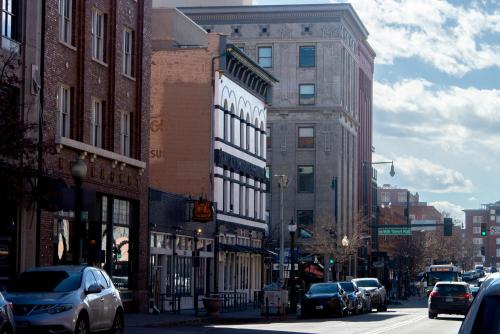 Good Hotels Downtown Denver Room Type - Studio with Balcony
