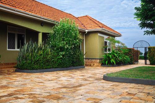 20 minutes to Ziwa Rhino Sanctuary- Butiti Ranch B&B Stay