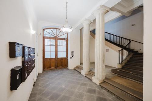 Elegant Loft Apartment in Lesser Town near National Theatre by EasyBNB Premium - image 3